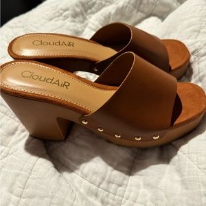 Cloud Air women’s size 7 heel. Super comfy!